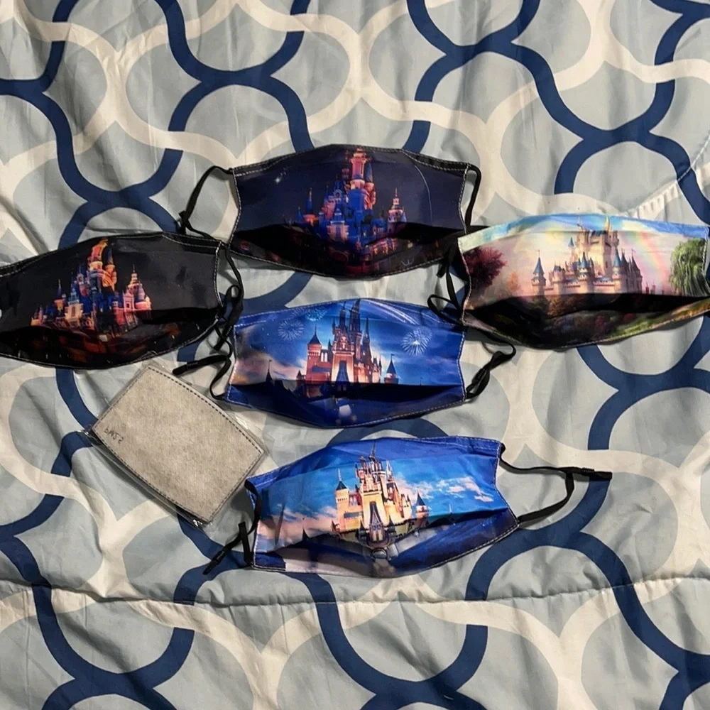 New set/5 Disney castle face masks